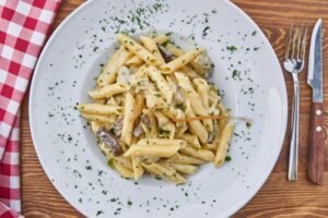 Eenpanspasta met courgette