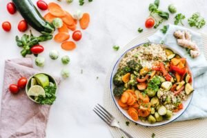 Vegan buddha bowl met tahinidressing