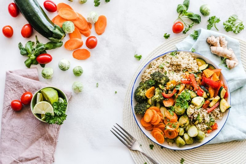 Vegan buddha bowl met tahinidressing